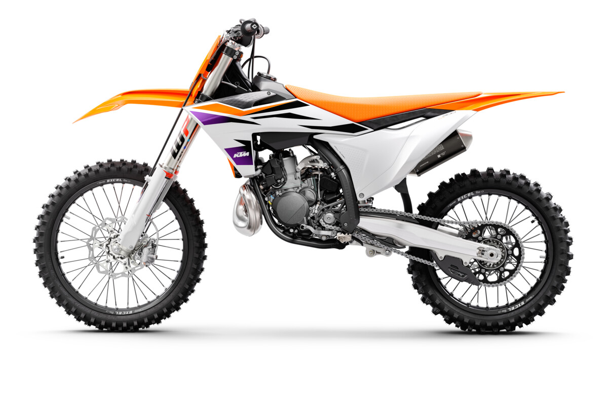 496185_MY24_KTM-300-SX_90-Left_Studio