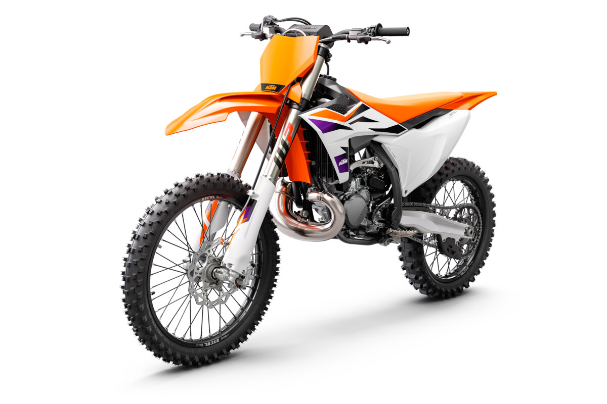 496188_MY24_KTM-300-SX_Front-Left_Studio