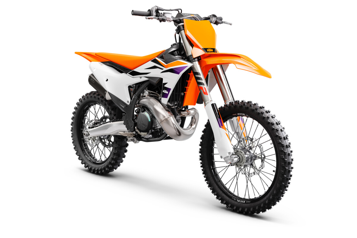 496189_MY24_KTM-300-SX_Front-Right_Studio