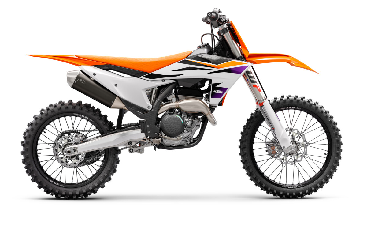 496197_MY24_KTM-250-SX-F_90-Right_Studio