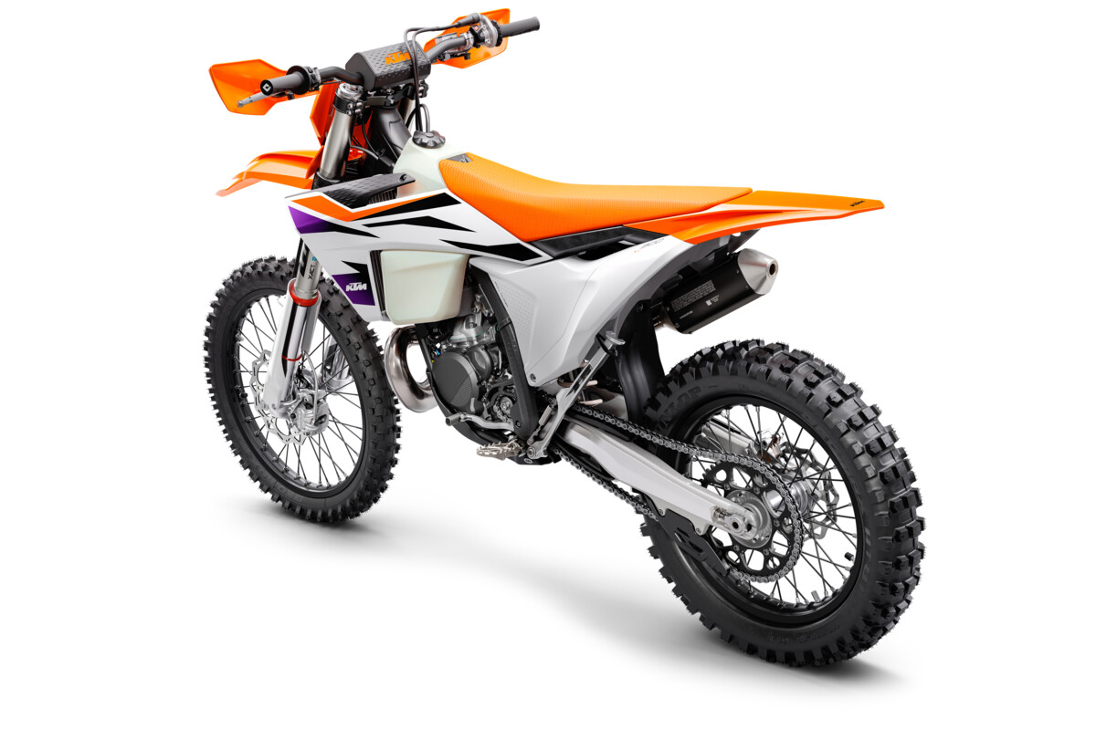 496369_MY24 KTM 300 XC _45 Rear-Left_Studio
