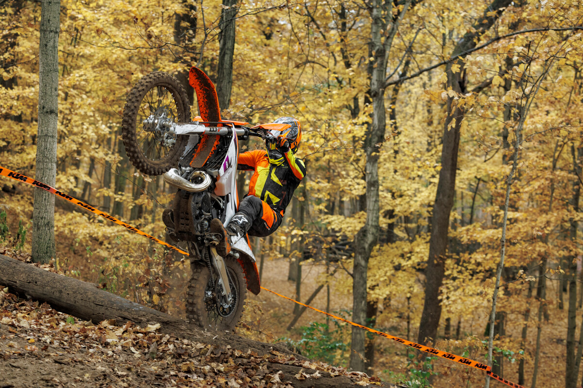 505656_MY24 KTM 300 XC_Action
