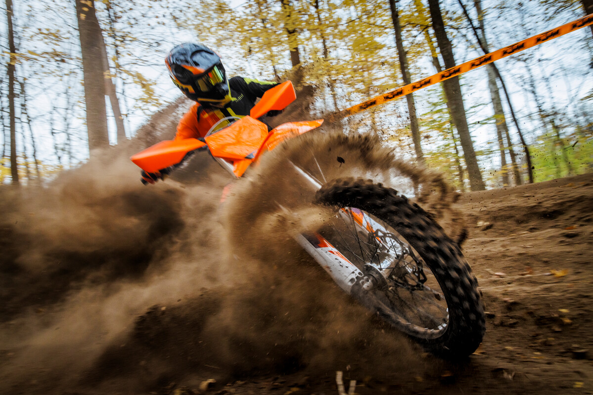 505689_MY24 KTM 300 XC_Action_Action