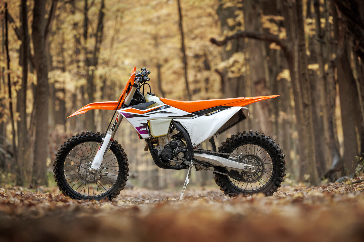 507193_MY24 KTM 350 XC_Static
