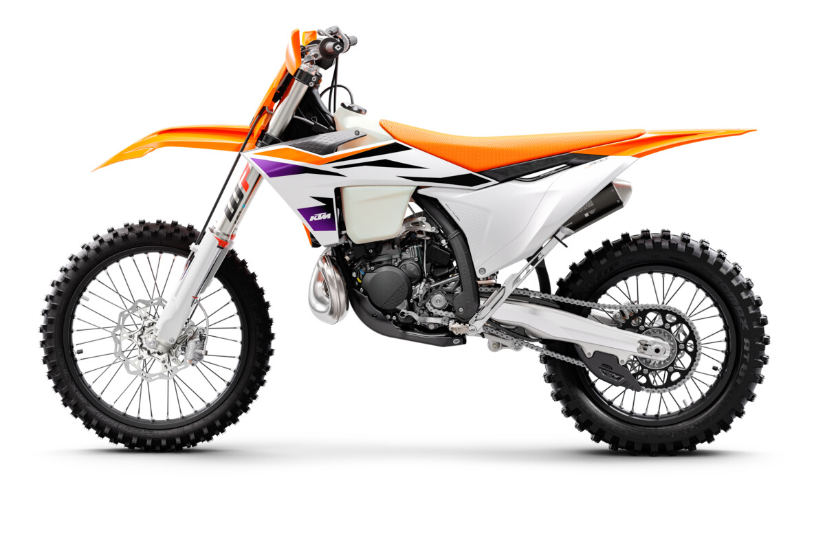 496363_MY24 KTM 300 XC _90 Left_Studio_Studio