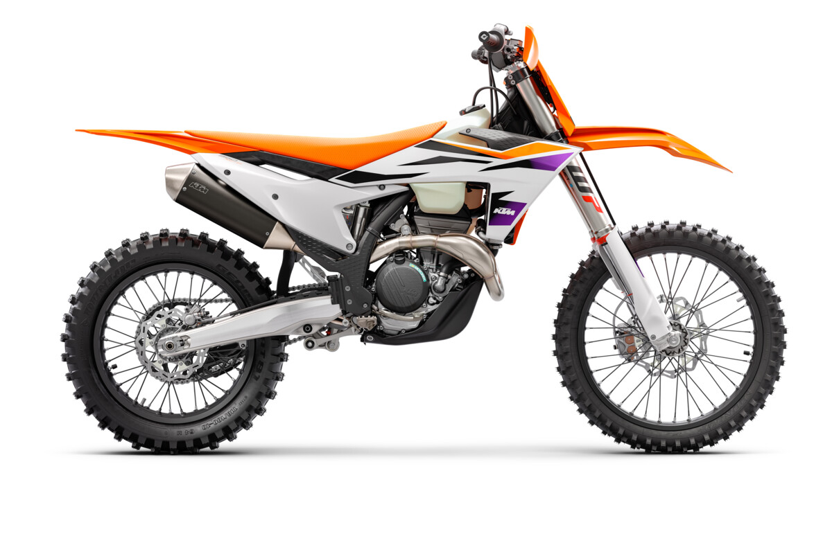 496380_MY24 KTM 350 XC-F _90 Right_Studio