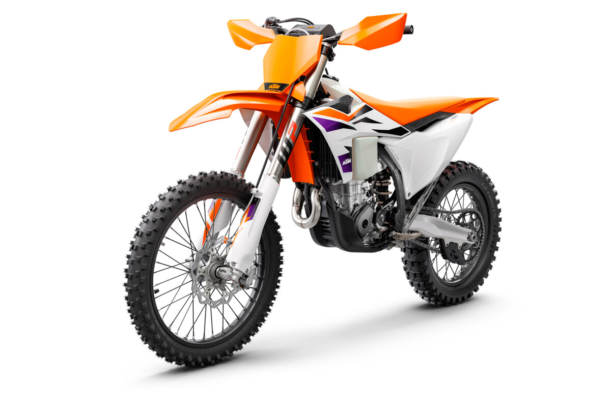 496387_MY24 KTM 450 XC-F _ 45 Front-Left_Studio