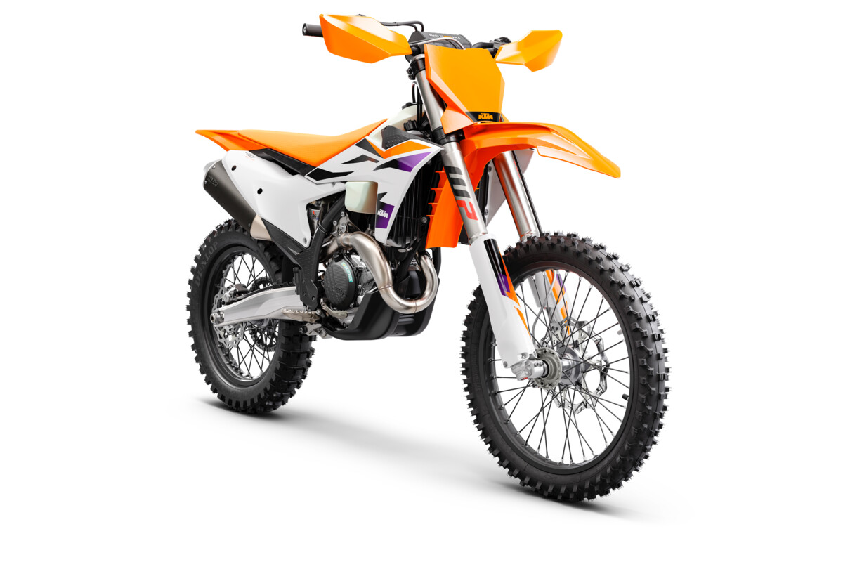 496388_MY24 KTM 450-XC-F _ 45 Front-Right_Studio_Studio