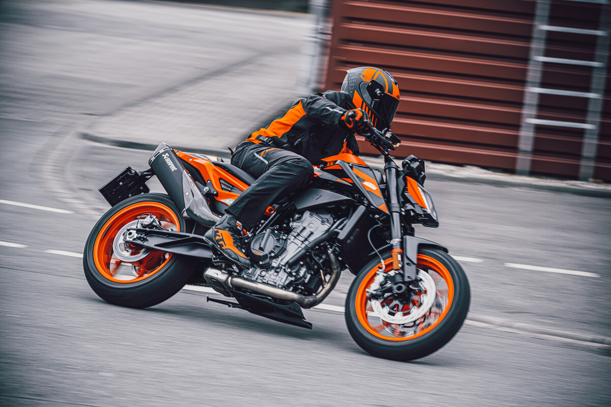 KTM 890 DUKE GP（オプション装着車）