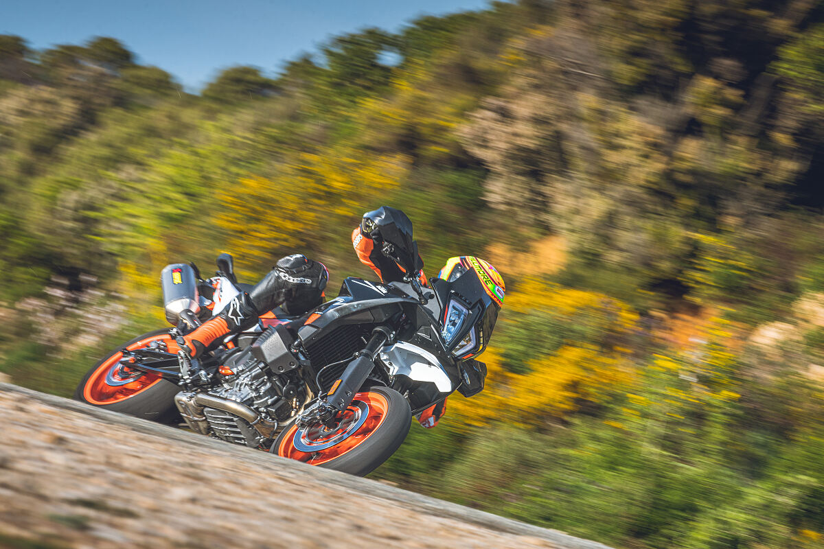 514174_KTM 890 SMT - ACTION IMAGES_KTM 890 SMT PRE - SHOOTING ACTION IMAGES