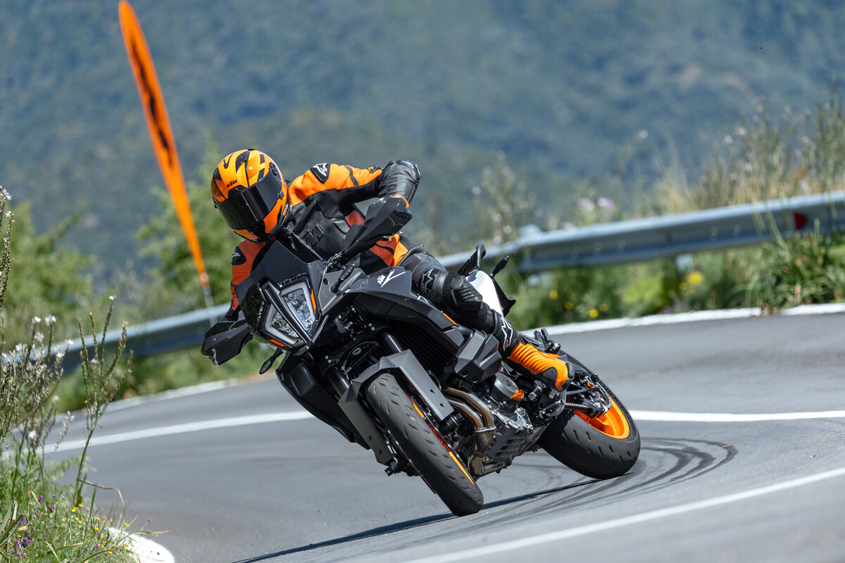 KTM 890 SMT（オプション装着車）