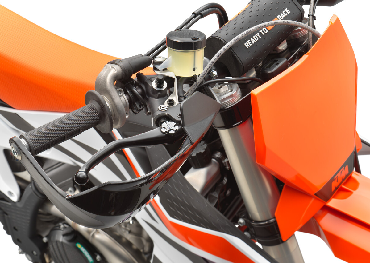 499690_MY24 KTM 450 SMR_Front brake pump_Studio