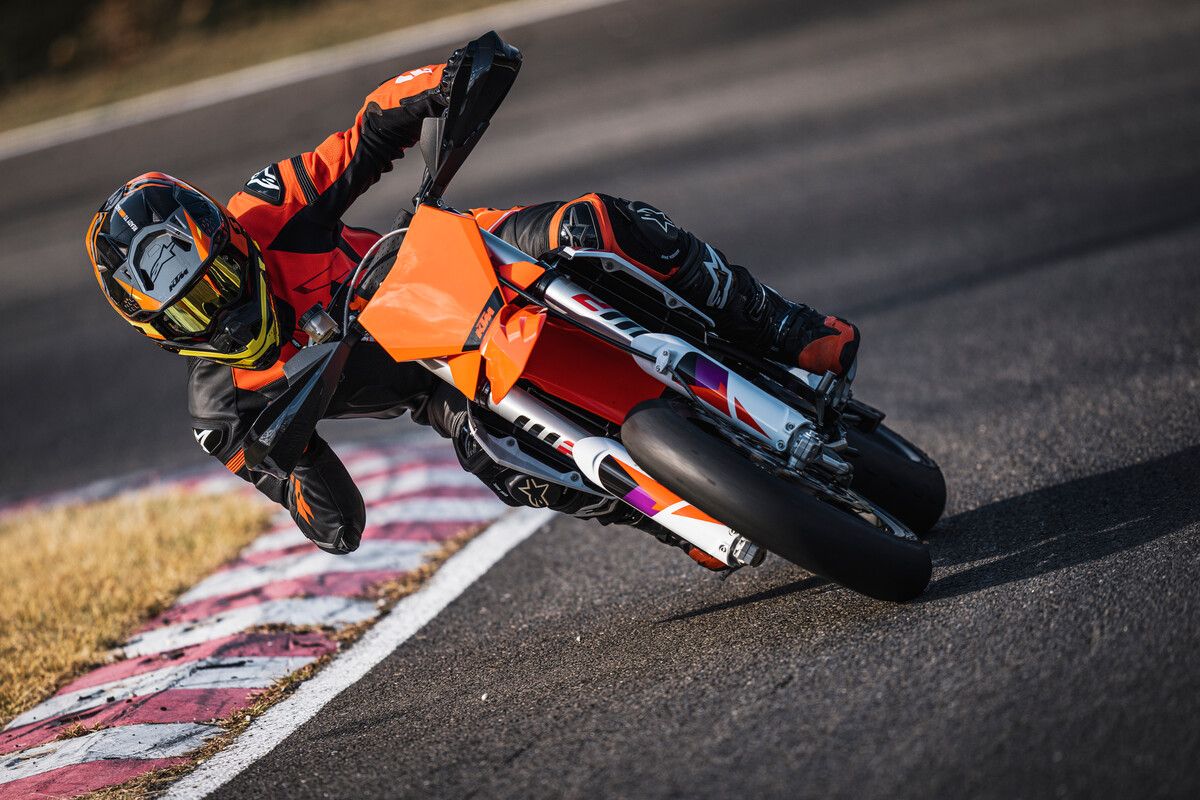 506068_MY24 KTM 450 SMR _US_USA
