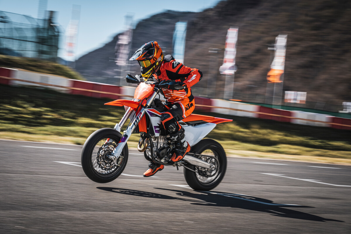 506083_MY24 KTM 450 SMR _US_USA