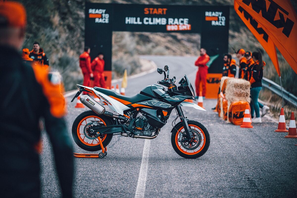 509875_MY23 KTM 890 SMT_Static_Hillclimb_Bike_Static