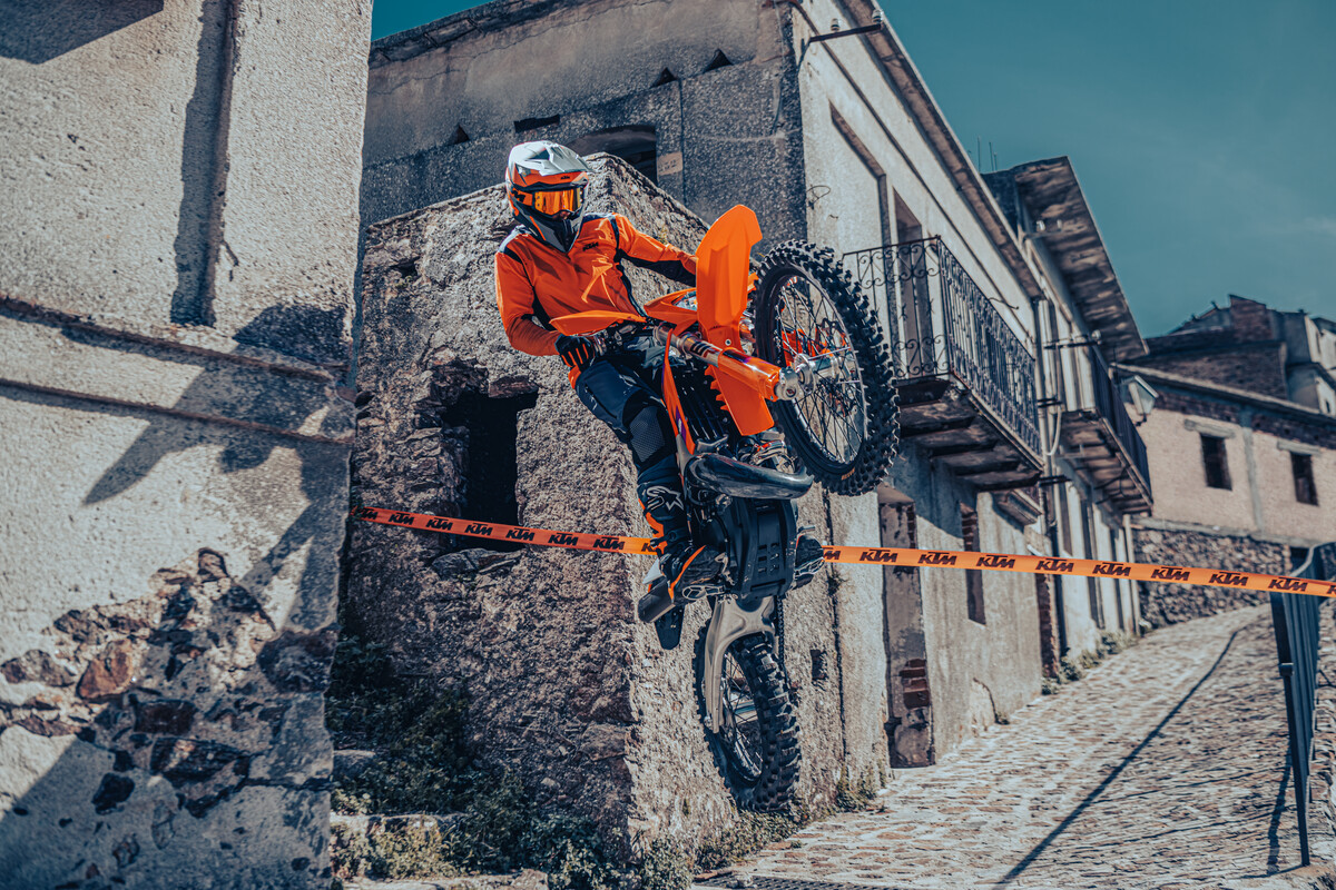 514234_MY24 KTM MY24 KTM 300 XC-W - Action - Cat B_EUROPE GLOBAL_CAT B