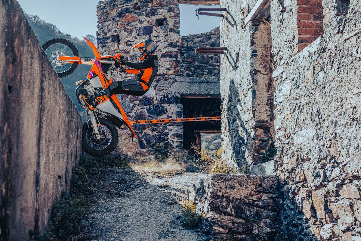 514282_MY24 KTM 450 XCF-W - Action - Cat B - US_USA