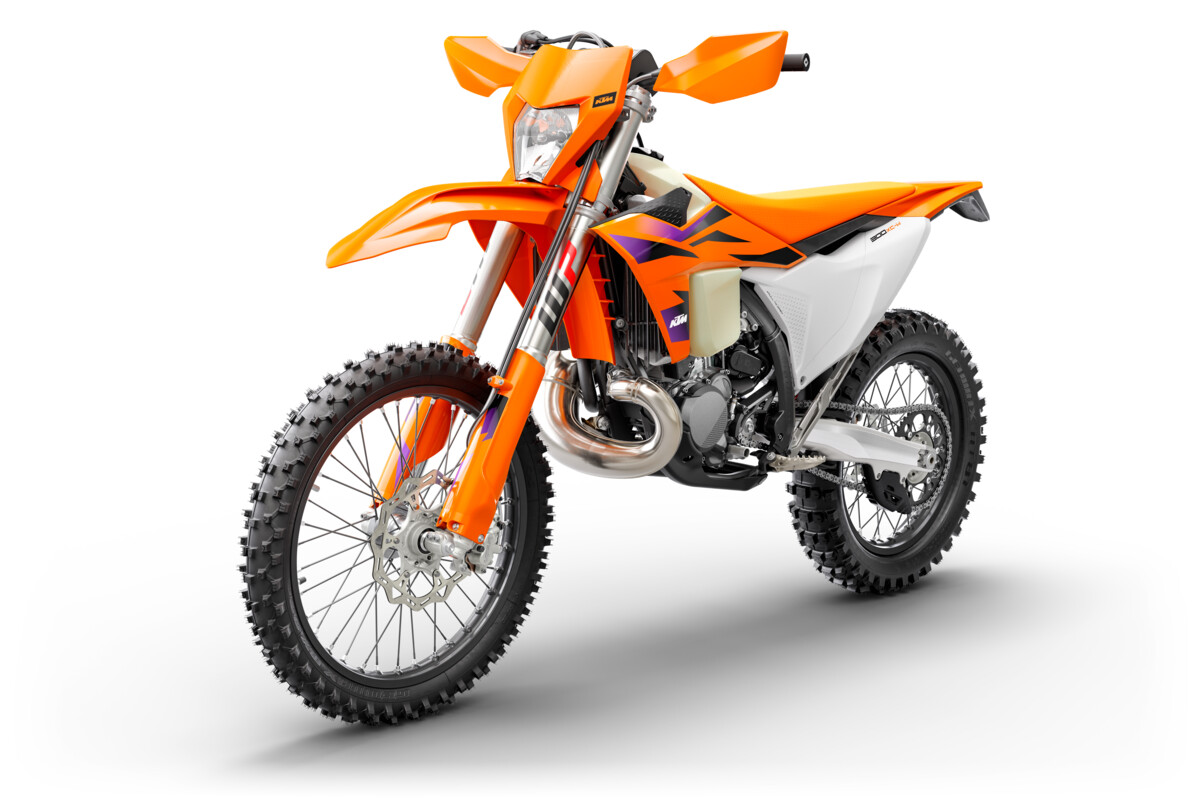 521313_MY24_KTM-300-XC-W_US_Front-Left_USA