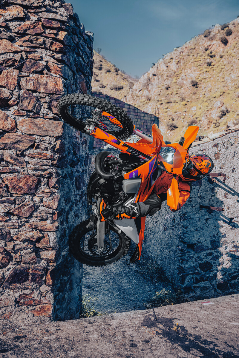514140_MY24 KTM 300 XC-W - Action - Cat A - US_USA