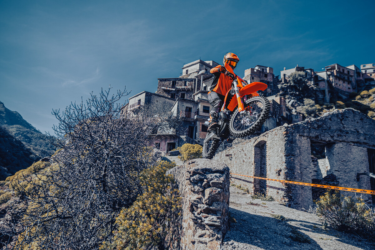 514279_MY24 KTM 300 XC-W - Action - Cat B - US_USA