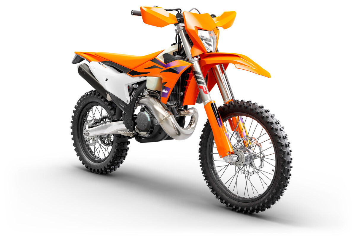 521314_MY24_KTM-300-XC-W_US_Front-Right_USA