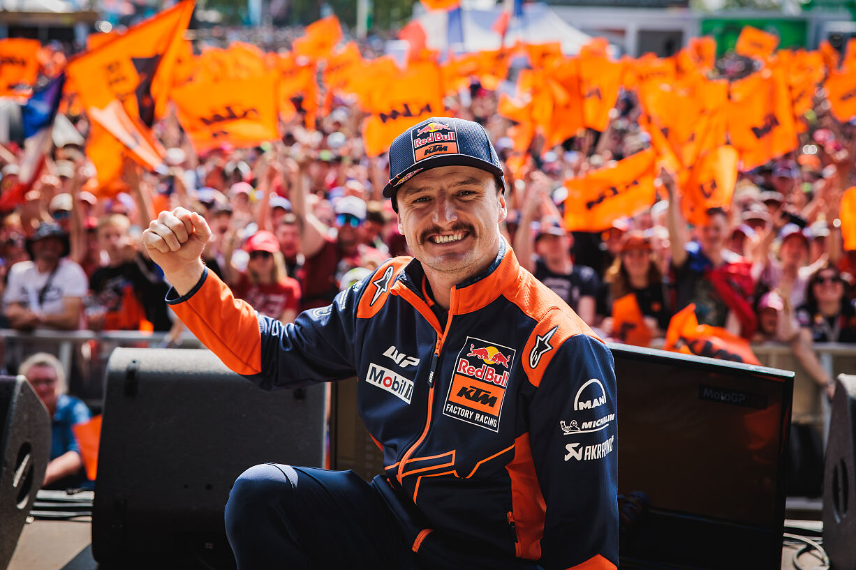 522343_Jack Miller_Fan Zone_Red Bull KTM_MotoGP_RC16_Le Mans _FRA_13-05-2022-18_5th Rnd. MotoGP 2023 - Le Mans _FRA_