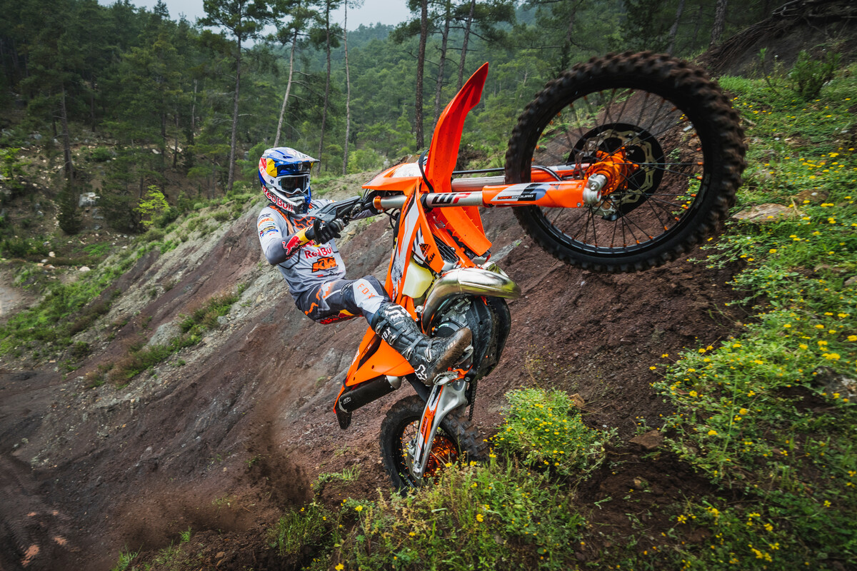 2024 KTM 300 XC-W HARDENDURO 01