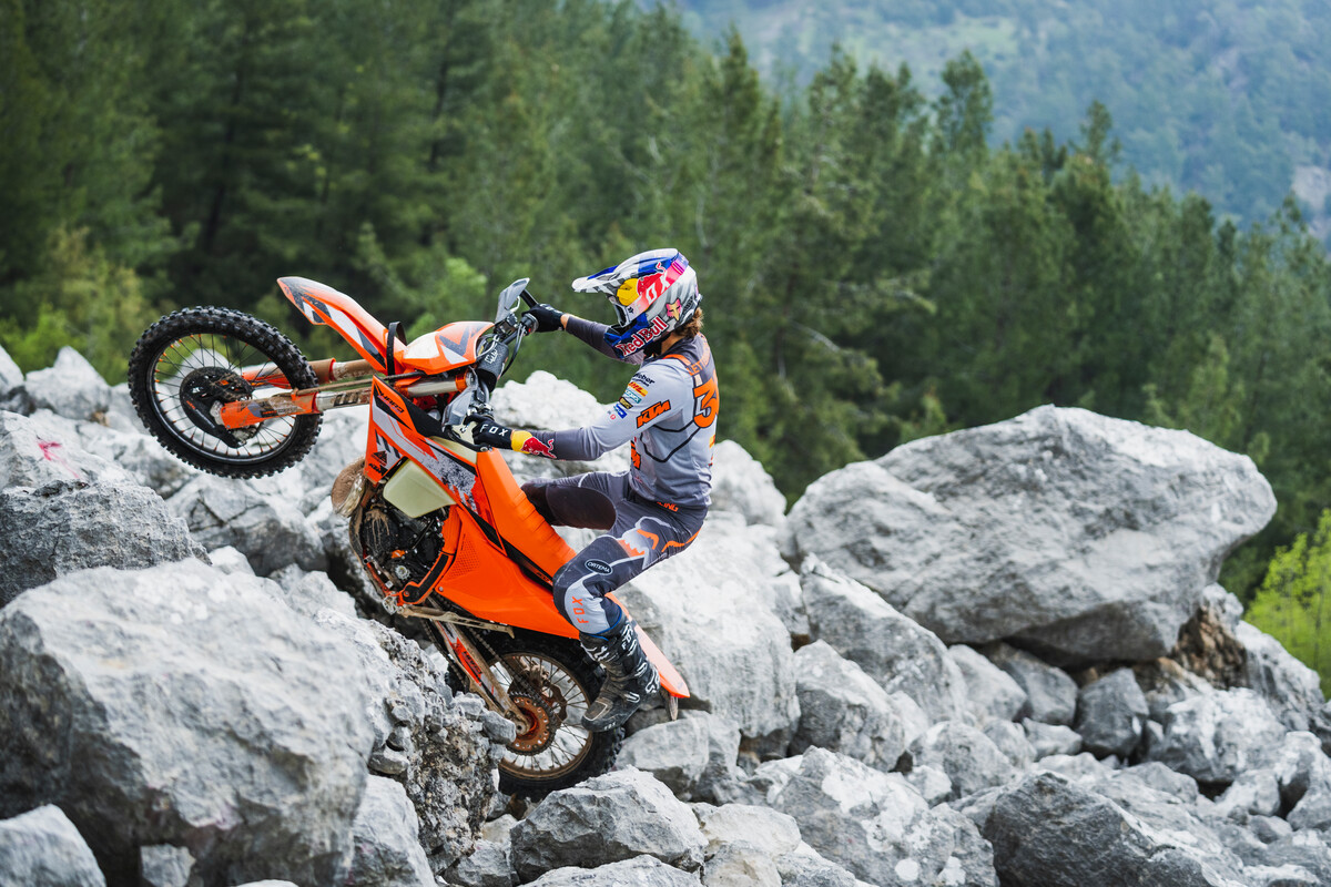 2024 KTM 300 XC-W HARDENDURO 02