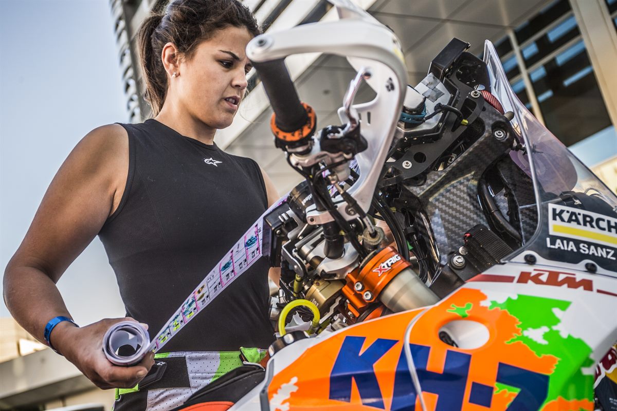 Laia Sanz KTM 450 RALLY Abu Dhabi 2016