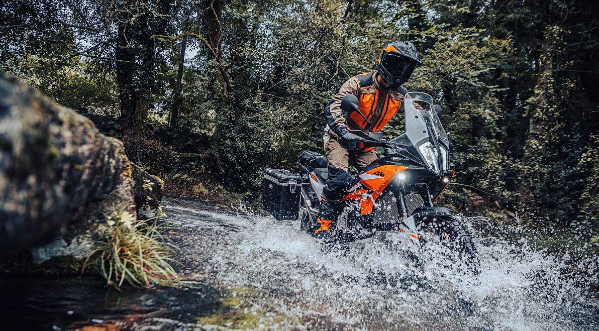 480752_MY23 KTM 890 ADVENTURE - Action - CAT A_EU_ Global