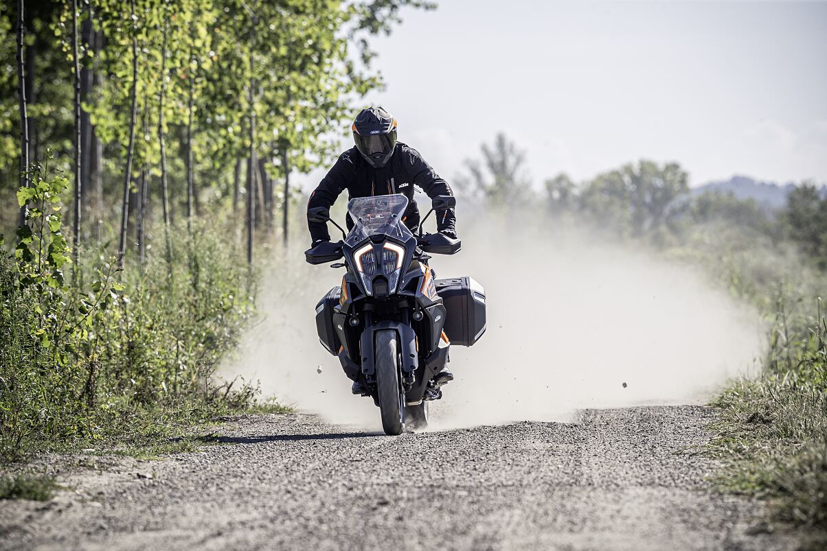 483649_MY23 KTM 1290 SUPER ADVENTURE S - Action - CAT A_EU_ Global