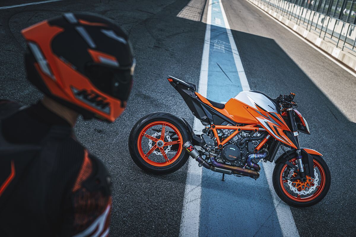 411608_MY22 KTM 1290 SUPER DUKE R - Cat B_EU_ Global