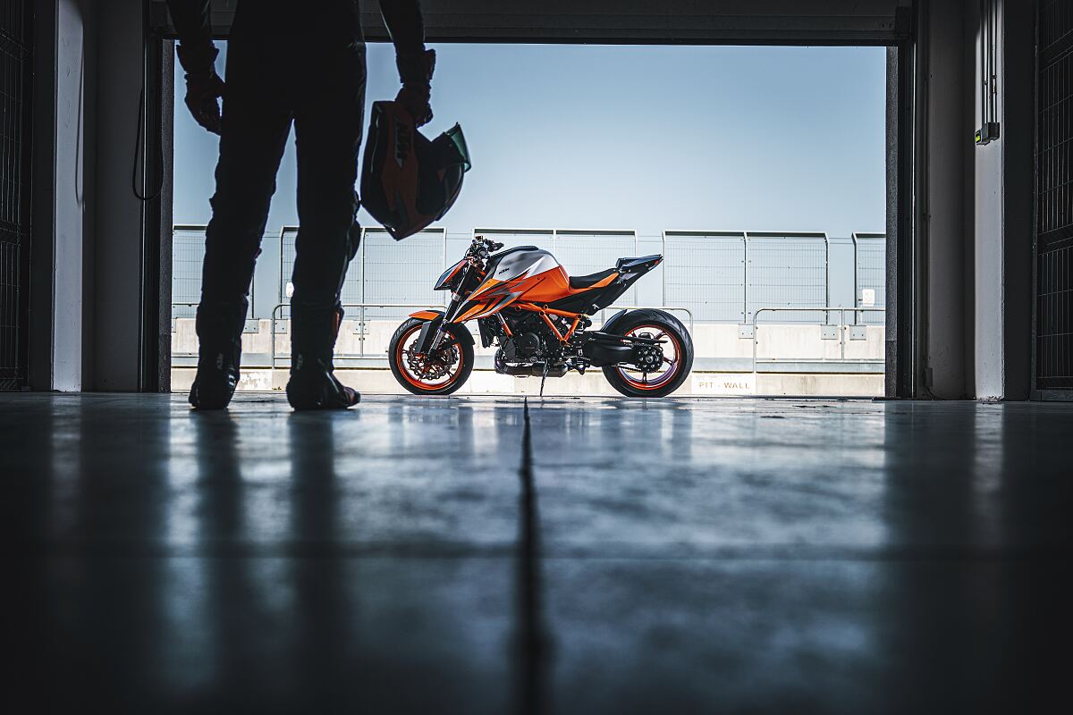 411614_MY22 KTM 1290 SUPER DUKE R - Cat B_EU_ Global