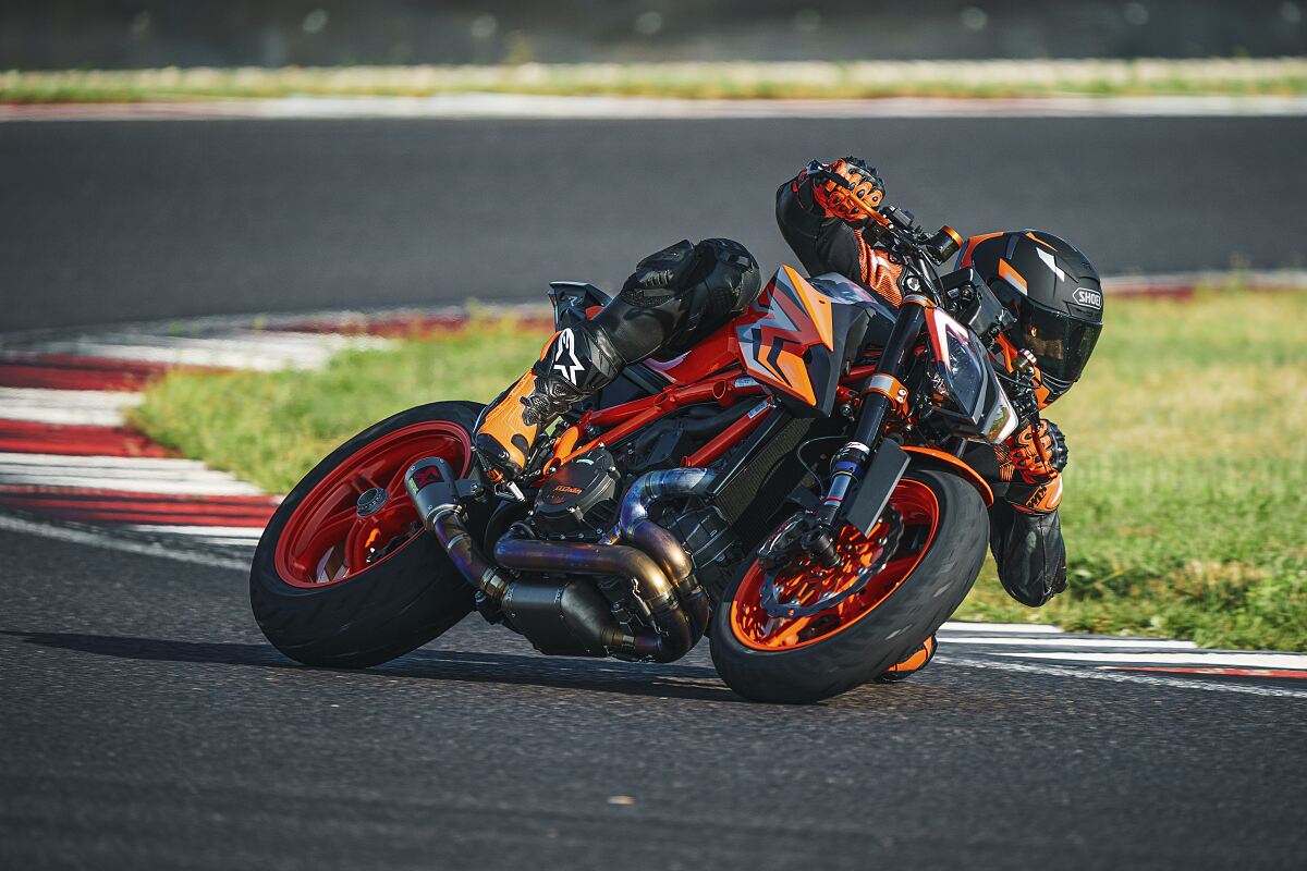 411685_MY22 KTM 1290 SUPER DUKE R - Cat B_EU_ Global
