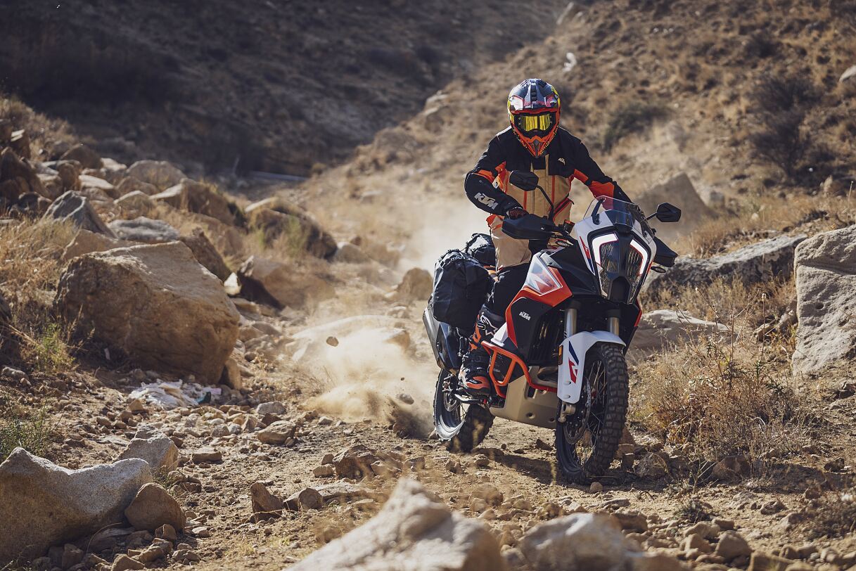 488967_MY23 KTM 1290 SUPER ADVENTURE R Action - CAT B_EU_ Global