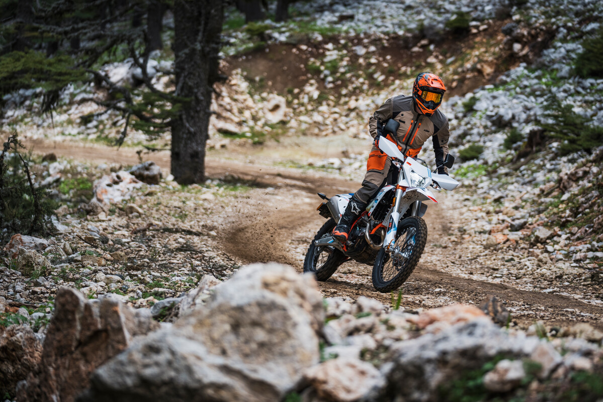 2024 KTM 500 EXC-F SIX DAYS 01