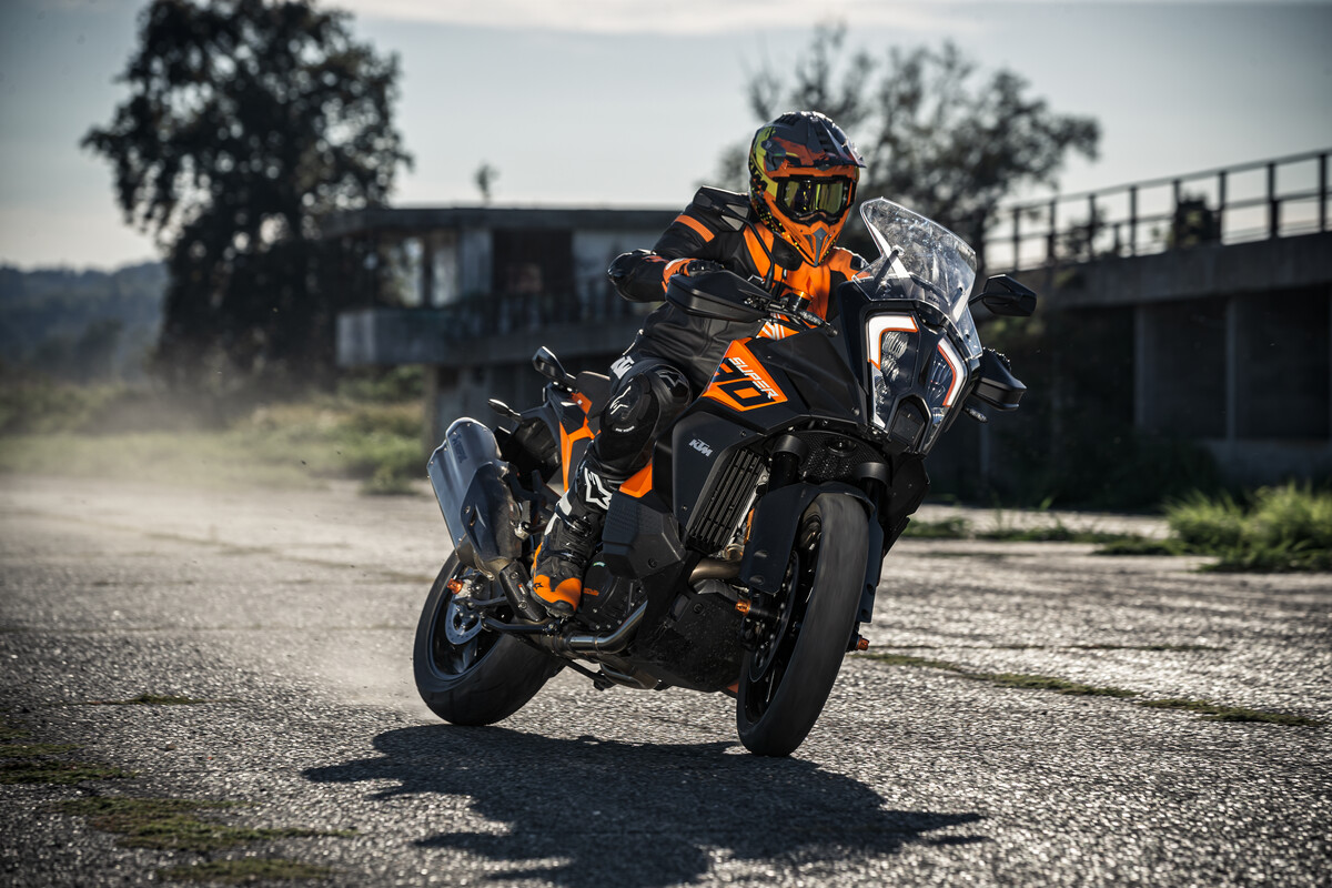 483656_MY23 KTM 1290 SUPER ADVENTURE S - Action - CAT A_EU_ Global