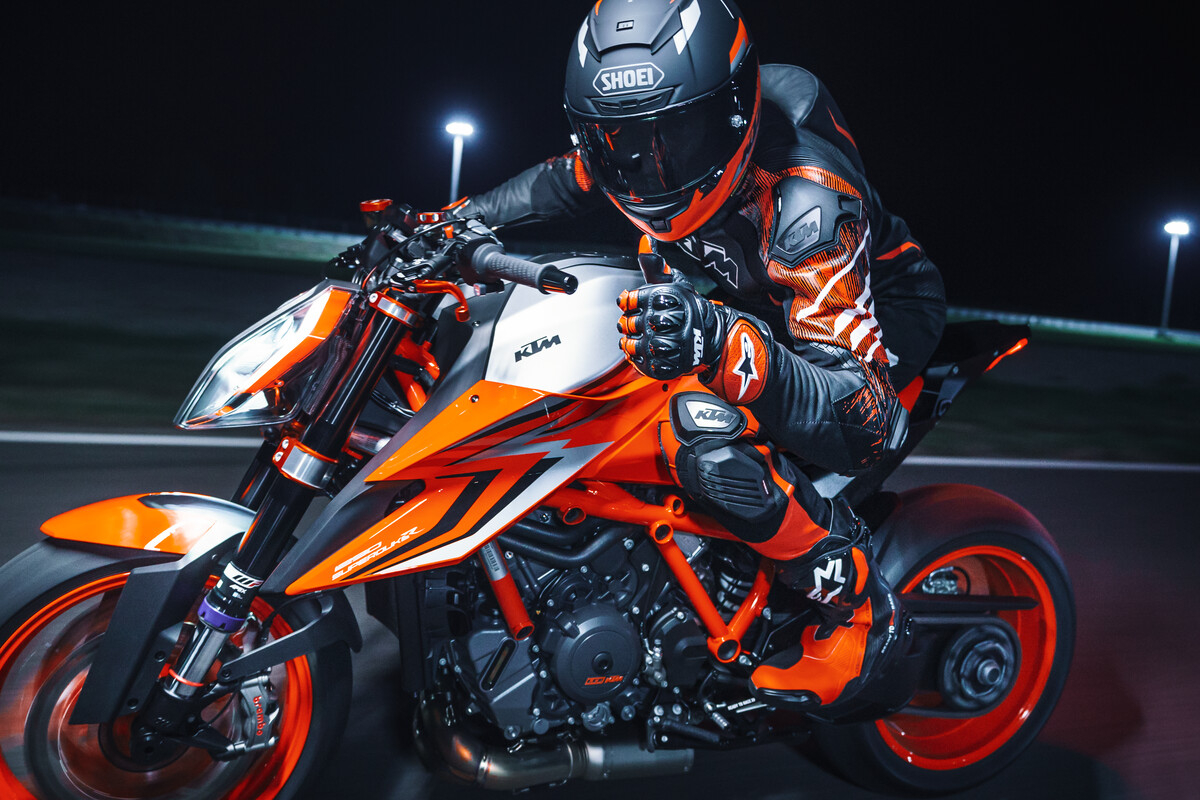 411645_MY22 KTM 1290 SUPER DUKE R - Cat B_EU_ Global