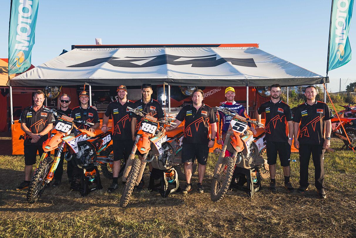 KTM RACING TEAM