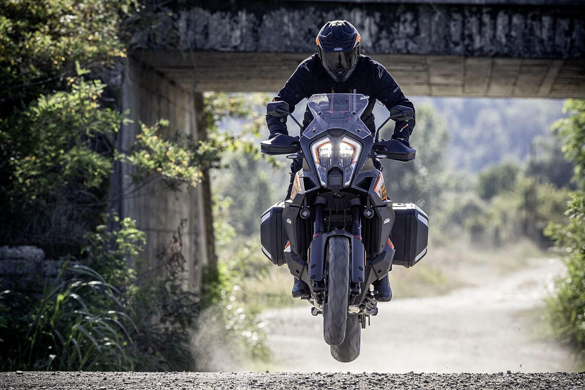 483653_MY23 KTM 1290 SUPER ADVENTURE S - Action - CAT A_EU_ Global