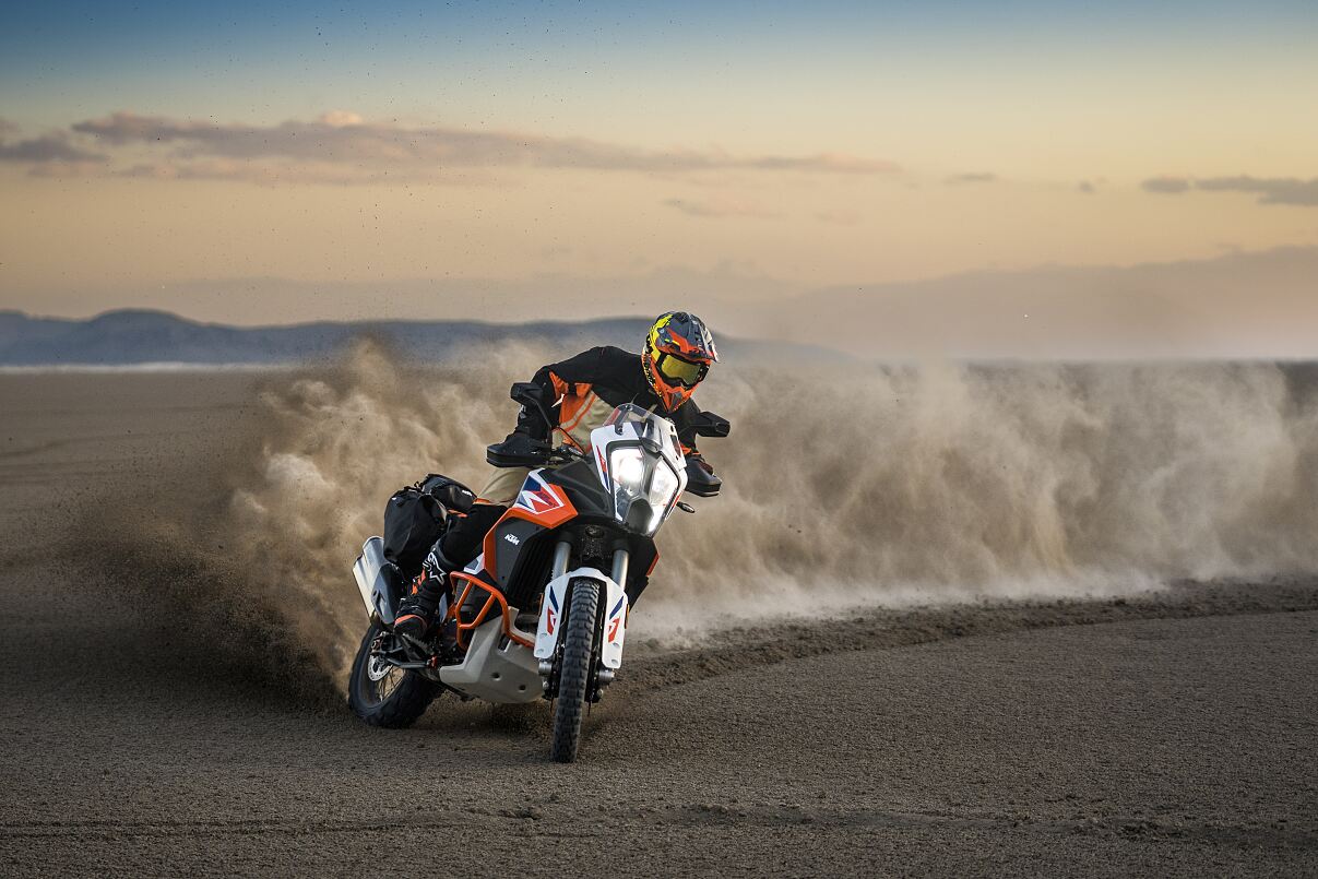 489002_MY23 KTM 1290 SUPER ADVENTURE R Action - CAT B_EU_ Global