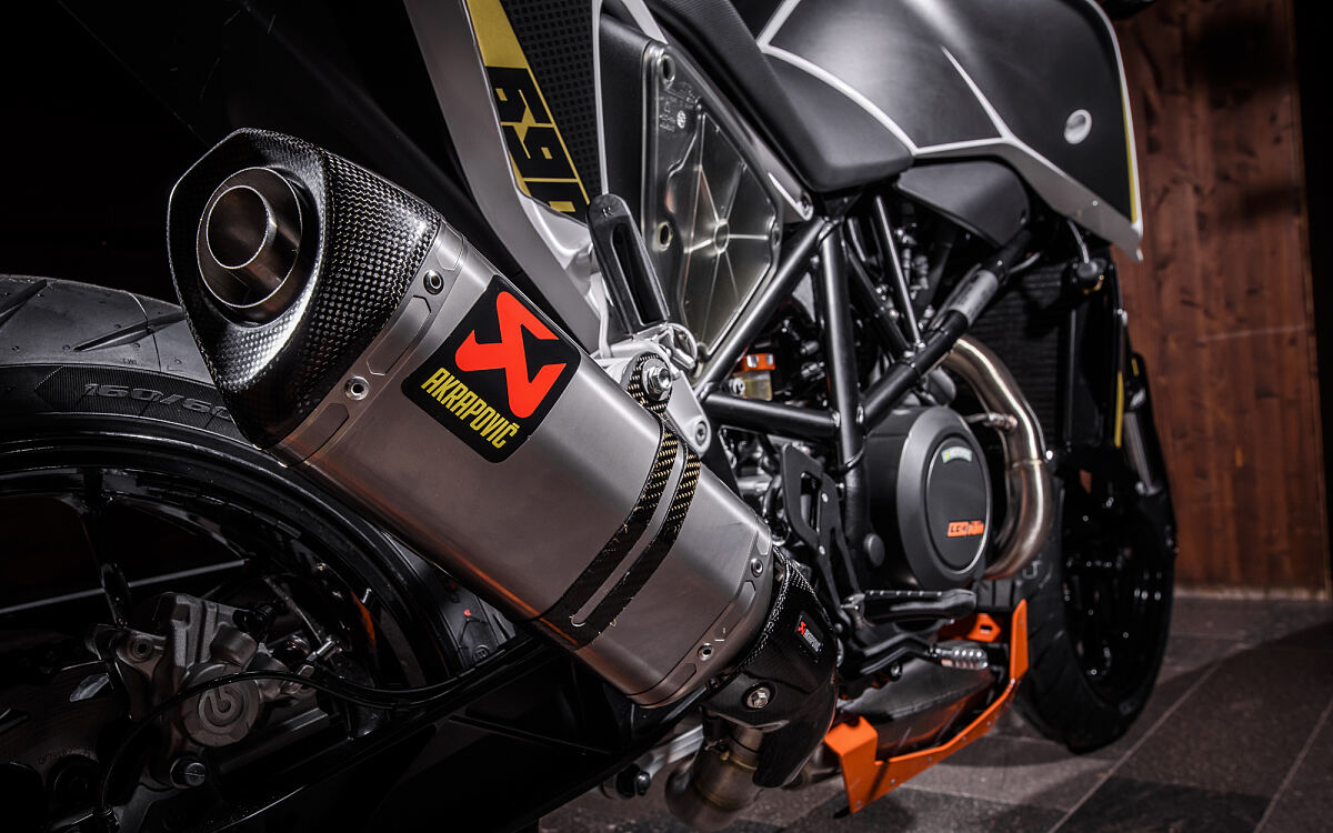 2015-11-26 KTM DUKE 690-960