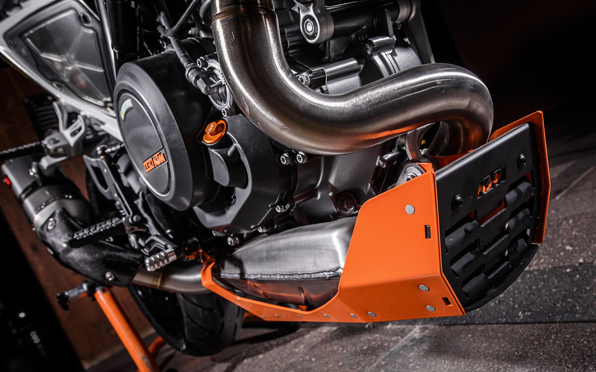 2015-11-26 KTM DUKE 690-653