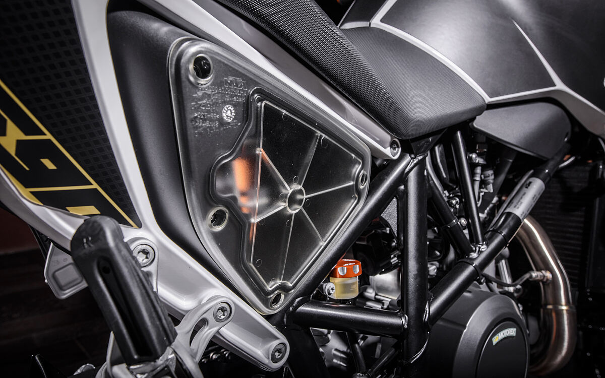 2015-11-26 KTM DUKE 690-614