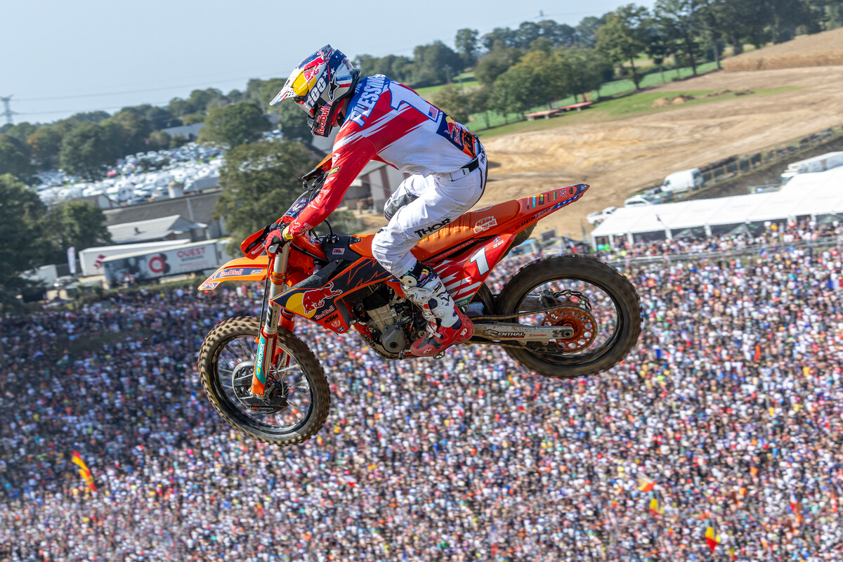 Vialle and Adamo star for France and Italy at epic 76th Motocross of  Nations - KTM PRESS CENTER