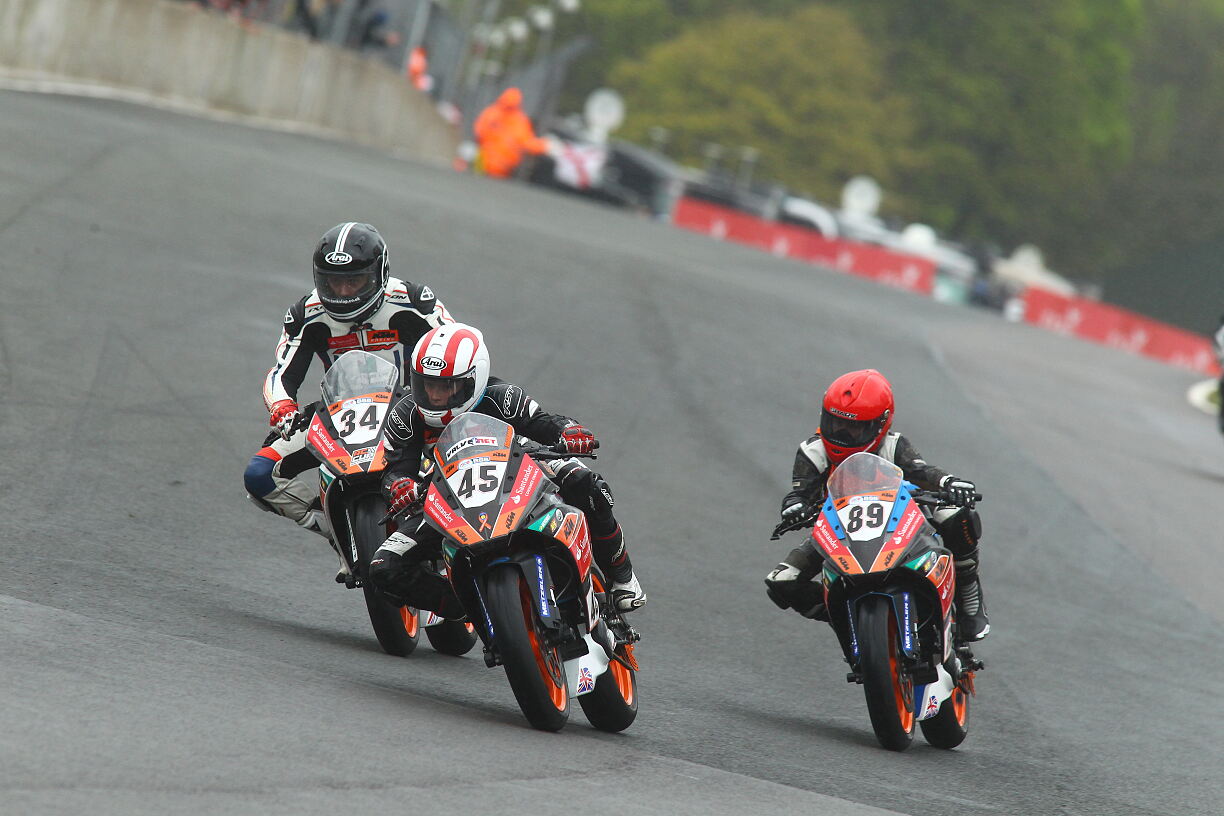 Oulton podium battle