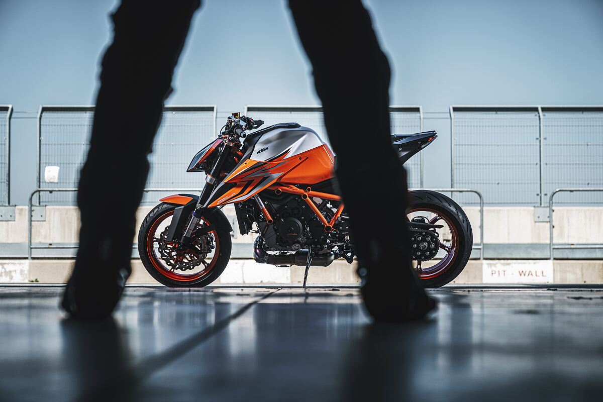 411613_MY22 KTM 1290 SUPER DUKE R - Cat B_EU_ Global