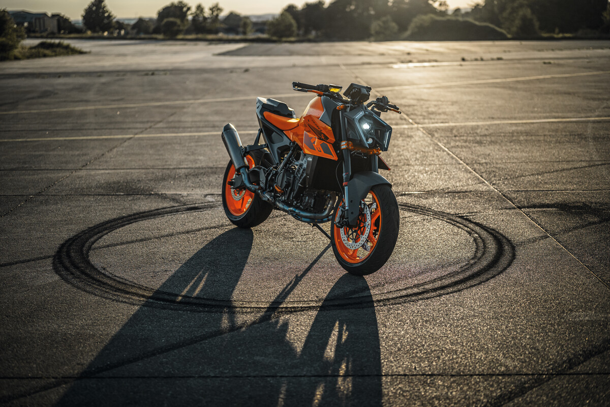 2024 KTM 990 DUKE
