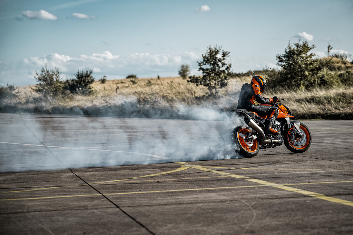 CANADA] THE 2024 KTM 990 DUKE HITS THE BULLSEYE WITH SNIPER-LIKE 