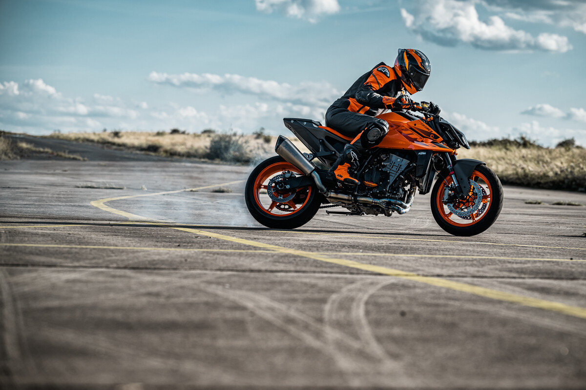 2024 KTM 990 DUKE